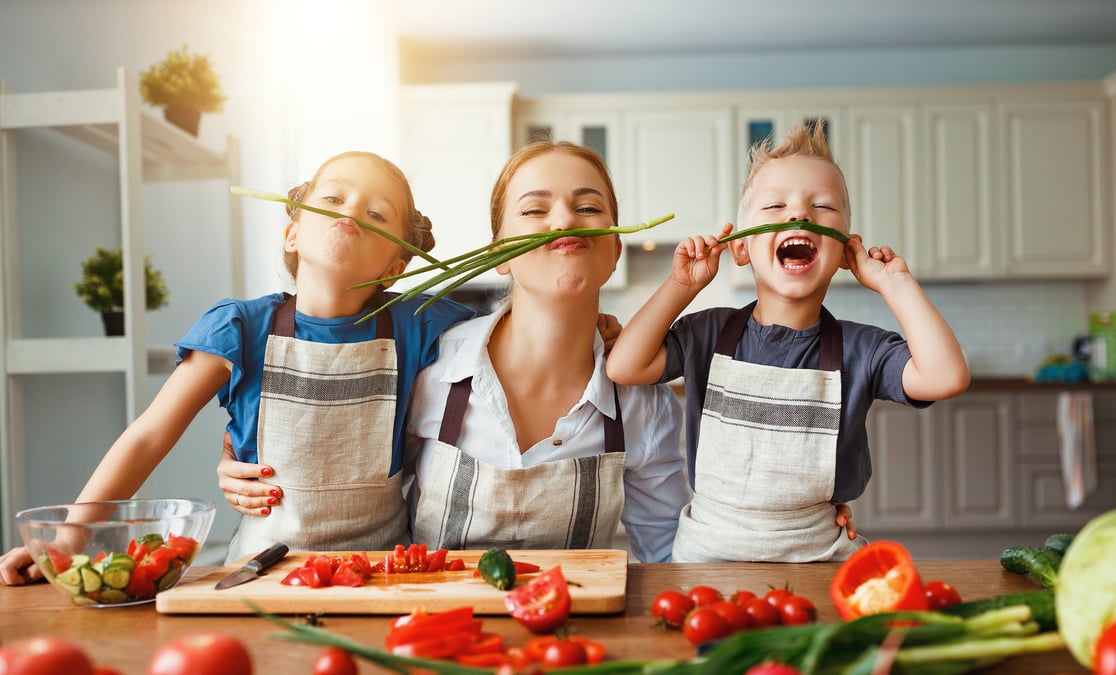 Family Eat Healthy GettyImages-1154650086 (1)